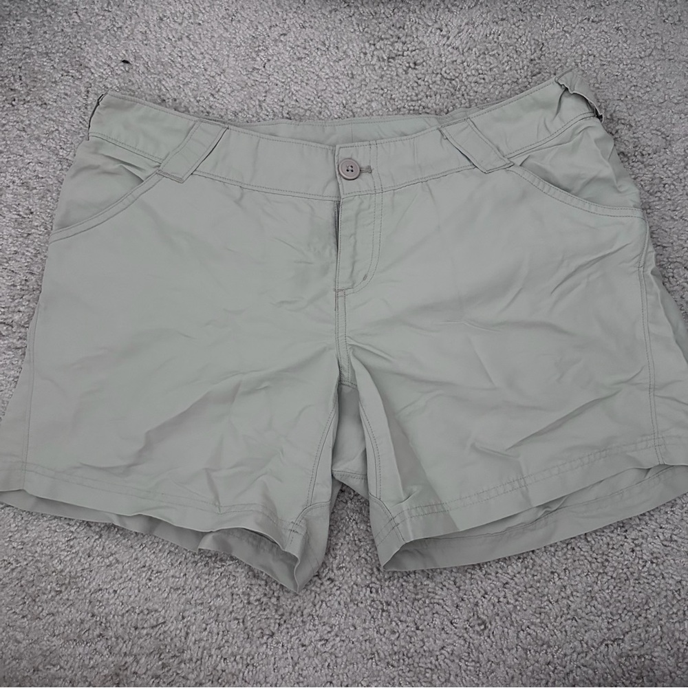 Columbia Women's Light Gray Cargo Shorts